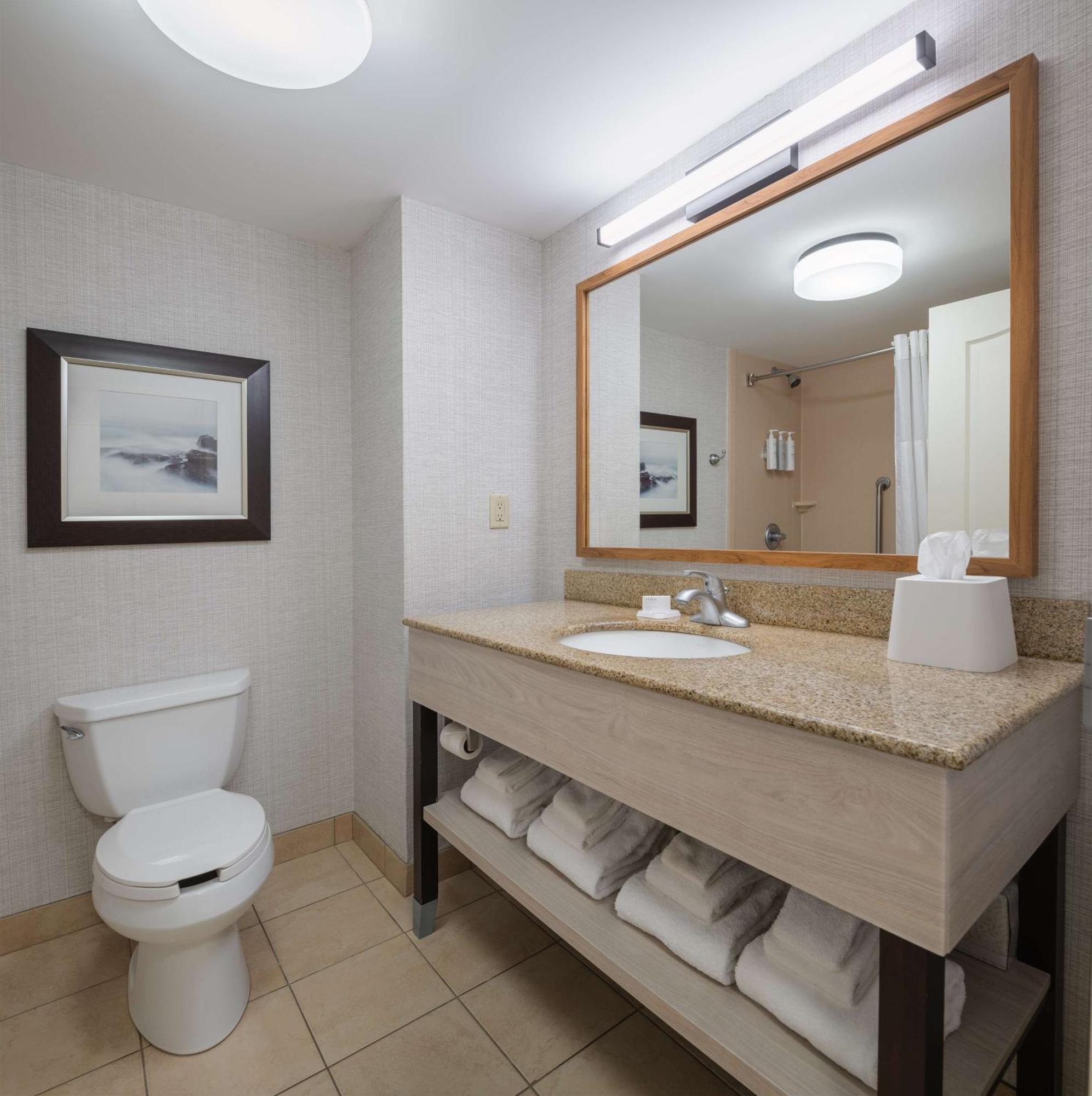Hampton Inn & Suites By Hilton Монктон Екстер'єр фото