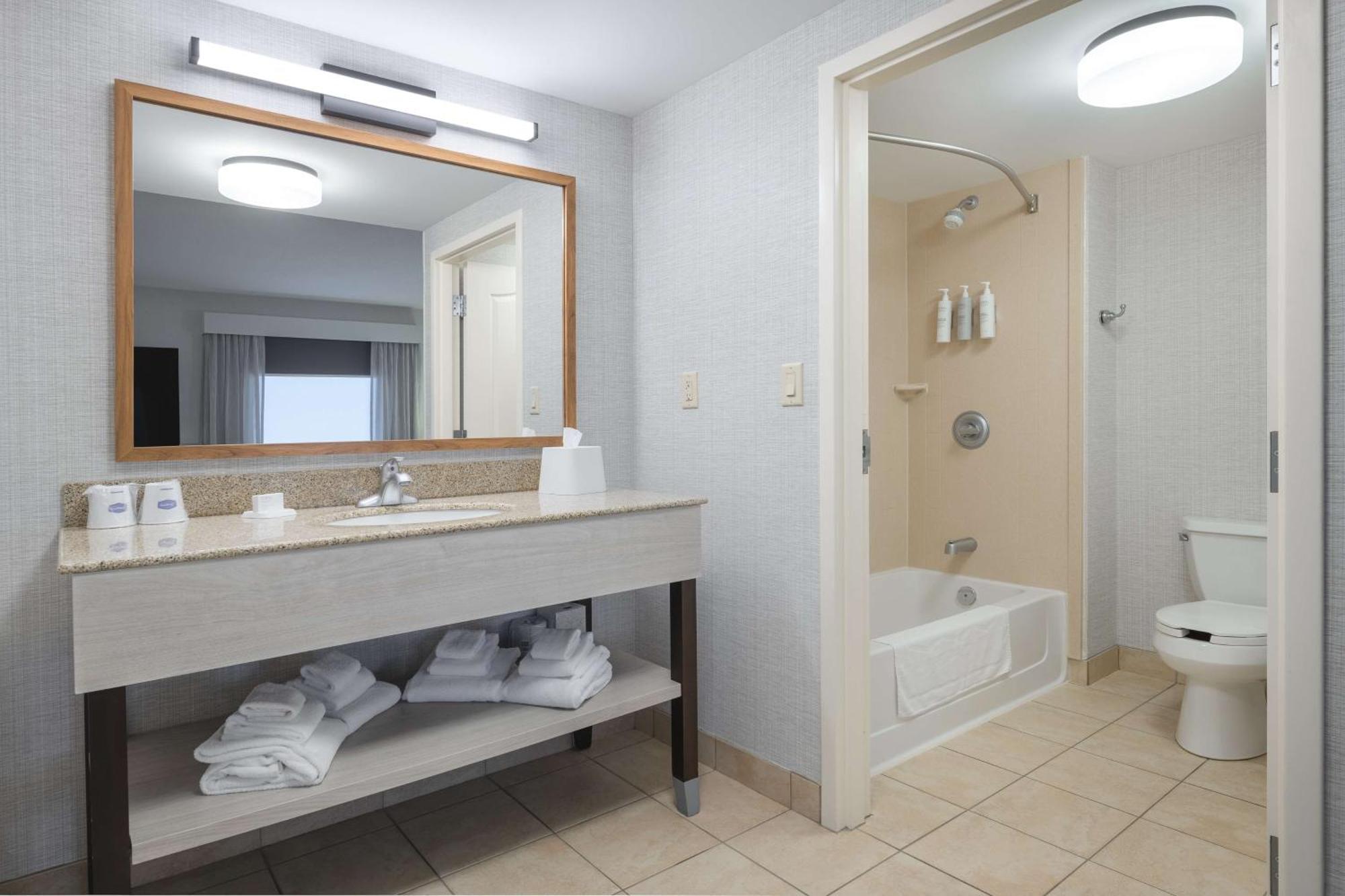 Hampton Inn & Suites By Hilton Монктон Екстер'єр фото
