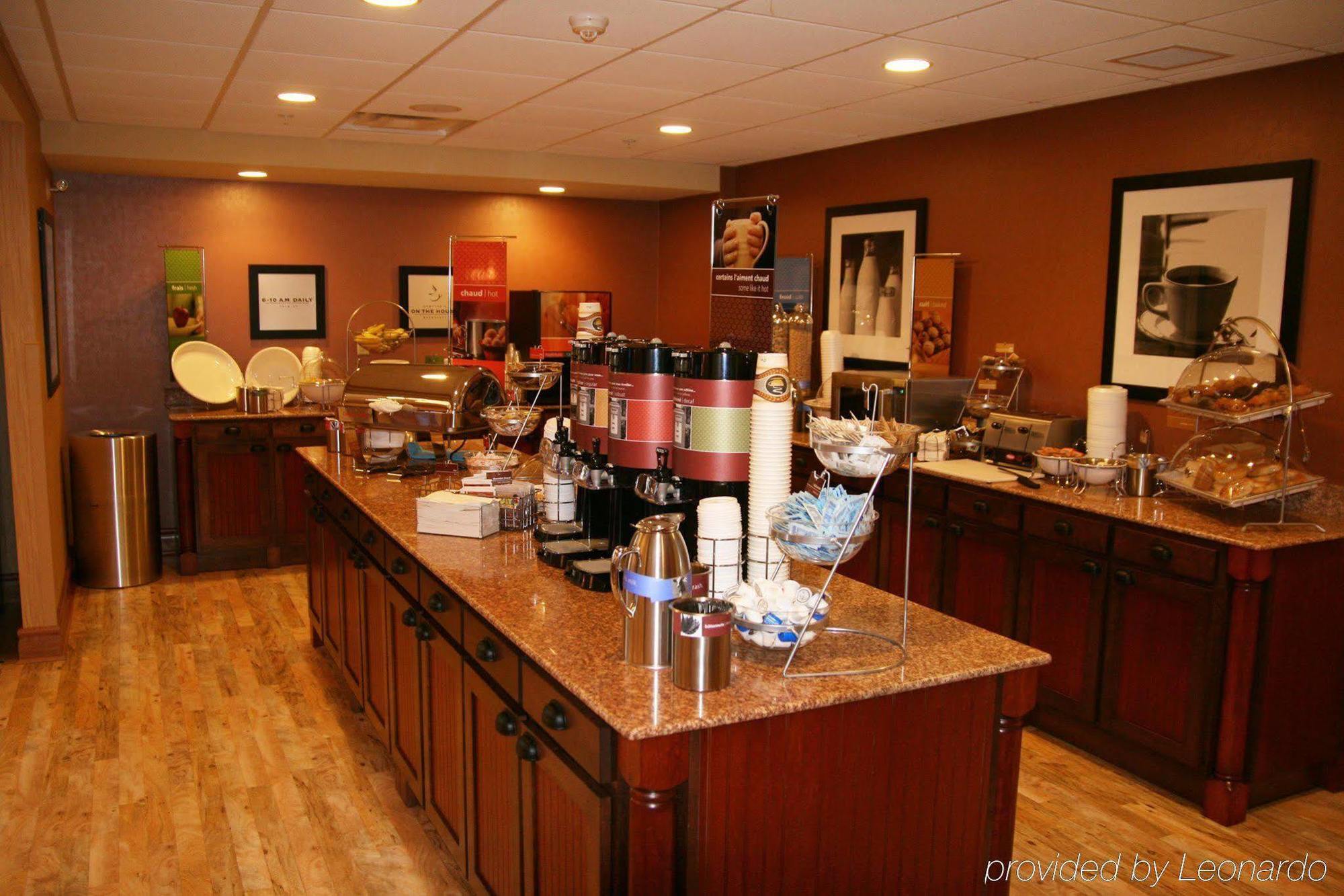 Hampton Inn & Suites By Hilton Монктон Ресторан фото